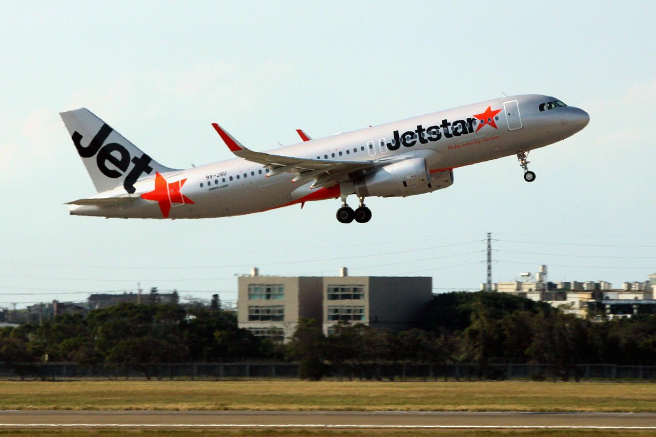 A Jetstar Asia Airbus A320-232(SL) departs from Taipei, Taiwan.